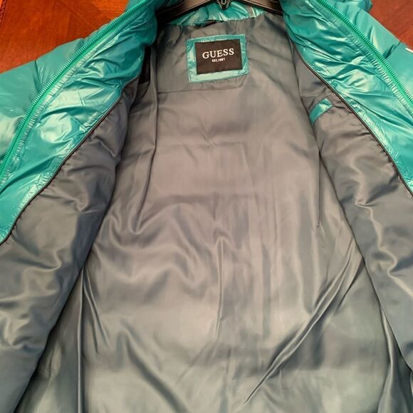 Guess Kelly Green shine puffer size L, NWT - Picture 6 of 16